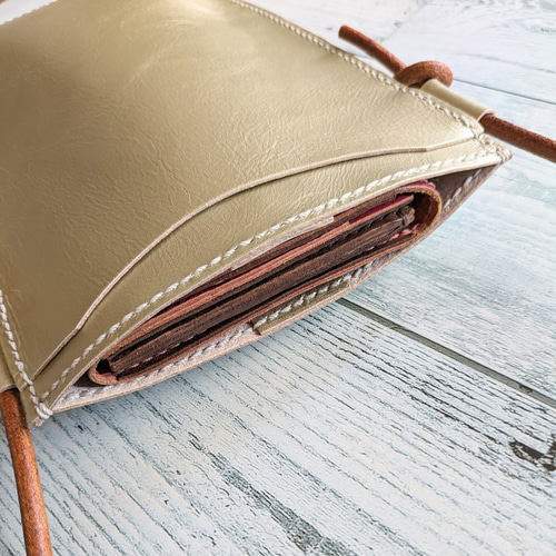 送料無料】外ポケット付きスマホショルダー（シャンパンゴールド