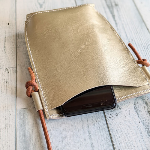 送料無料】外ポケット付きスマホショルダー（シャンパンゴールド