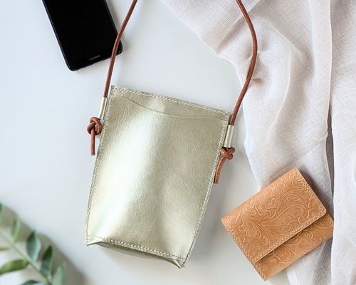 Creemaさんで購入した本革サコッシュです。大人可愛い♡ f82b2d170138e0780d27f8f12ced2e