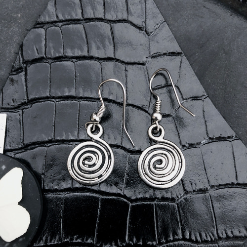 カレンシルバー　ピアス　ハンドメイド　海外仕入れ カレンシルバー ピアス ハンドメイド 海外仕入れ カレンシルバー