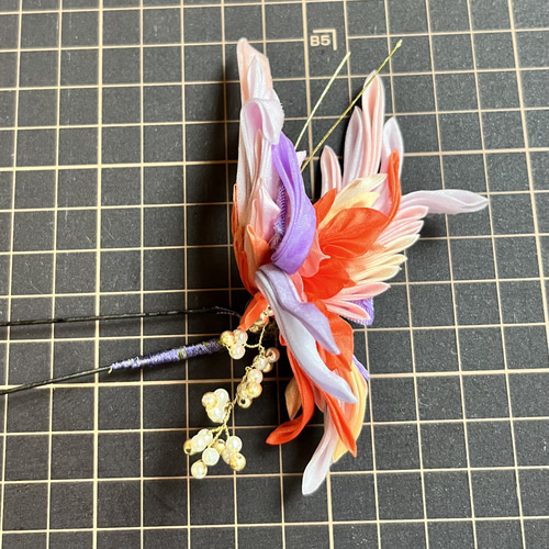 つまみ細工髪飾り 白桃色 蝶 成人式 卒業式 七五三 ハンドメイド