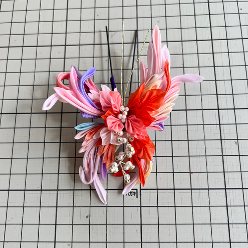 つまみ細工髪飾り 薄桃色 蝶 成人式 卒業式 七五三 ハンドメイド まだ間に合う！七五三、成人式の髪飾り【つまみ細工】作り方 diy