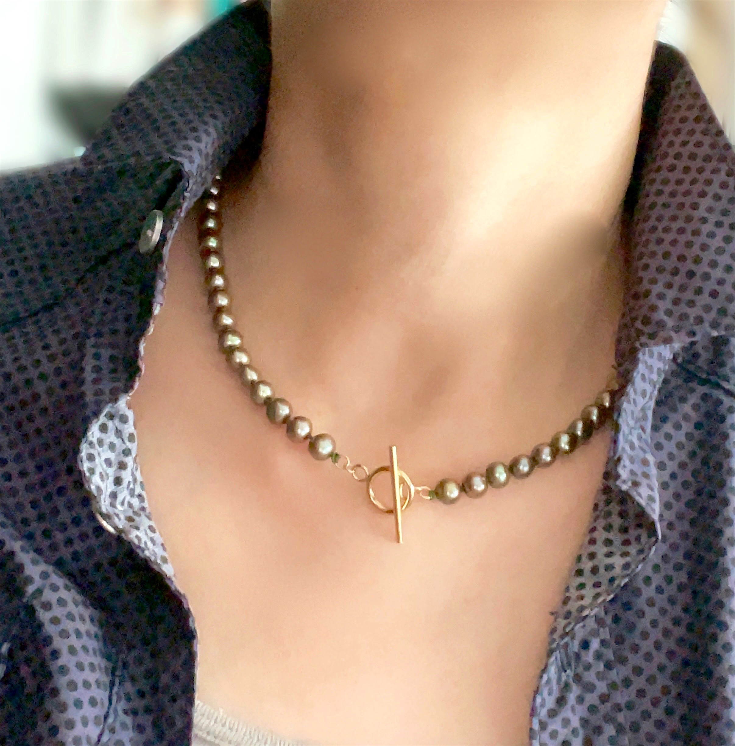 淡水パール カモフラージュなオリーブグリーンのチョーカー　ジェンダーレス