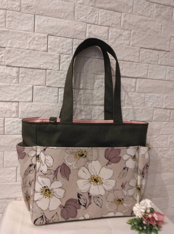 送料込】花柄 A4サイズサイドポケットトートバッグ ハンドメイド