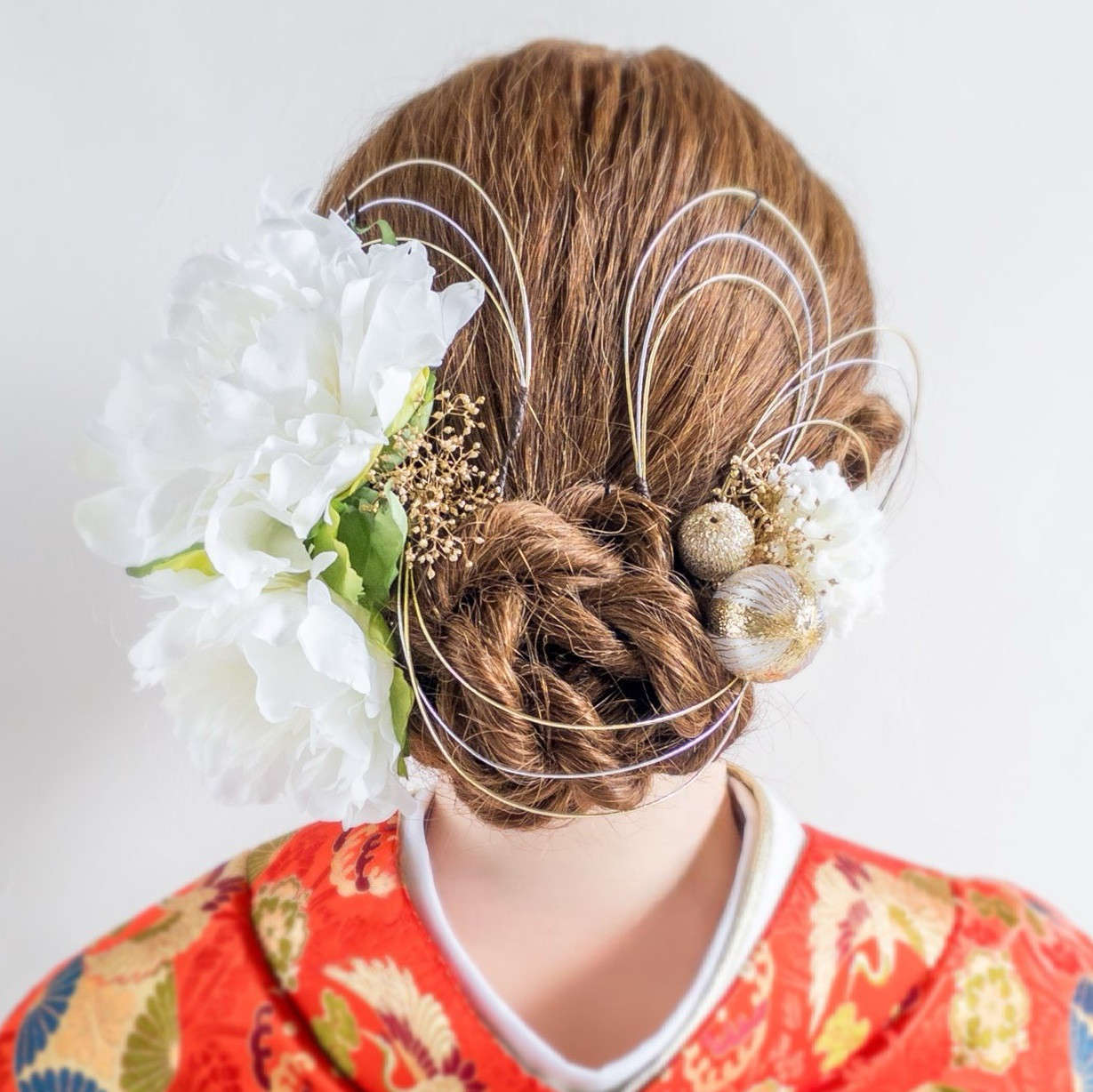 芍薬と和玉の髪飾り 結婚式 成人式 卒業式に　髪かざり 造花 和装 和風 花嫁 かすみ草 ピオニー 白