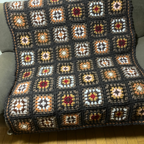 モチーフ編み　 ベットカバー　マルチカバー　1点のみ❣ 送料込み ウール100%手編みのマルチカバー(ブラウン系 1点限 105センチ