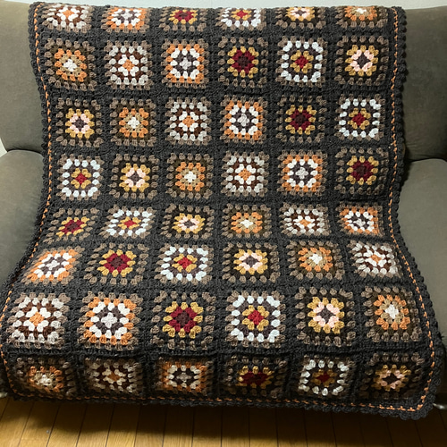 モチーフ編み　 ベットカバー　マルチカバー　1点のみ❣ 送料込み ウール100%手編みのマルチカバー(ブラウン系 1点限 105センチ