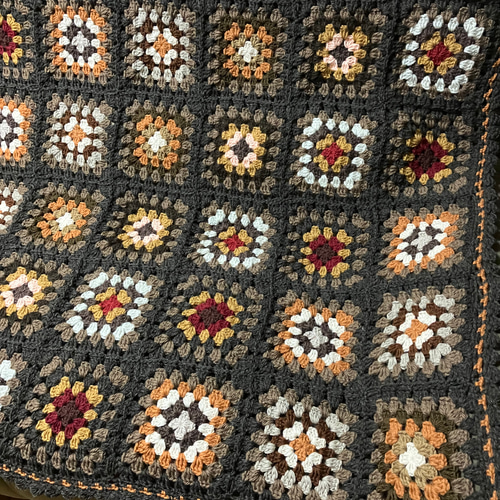 送料込み ウール100%手編みのマルチカバー(ブラウン系 1点限 105センチ