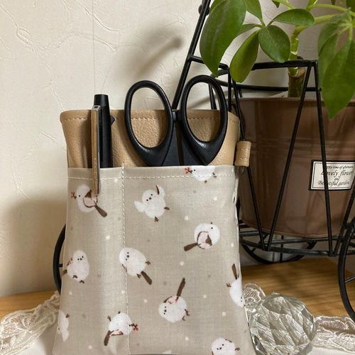 可愛いシマエナガ柄（ベージュ）のナースポケットペンケース