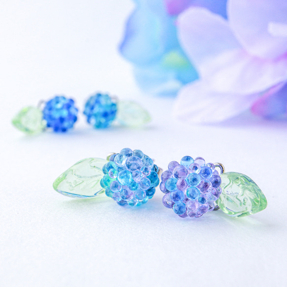 通販 激安 雨 金平糖 紫陽花 ガラス》ミニ紫陽花ピアス 梅雨 ガラス 小ぶり ピアス