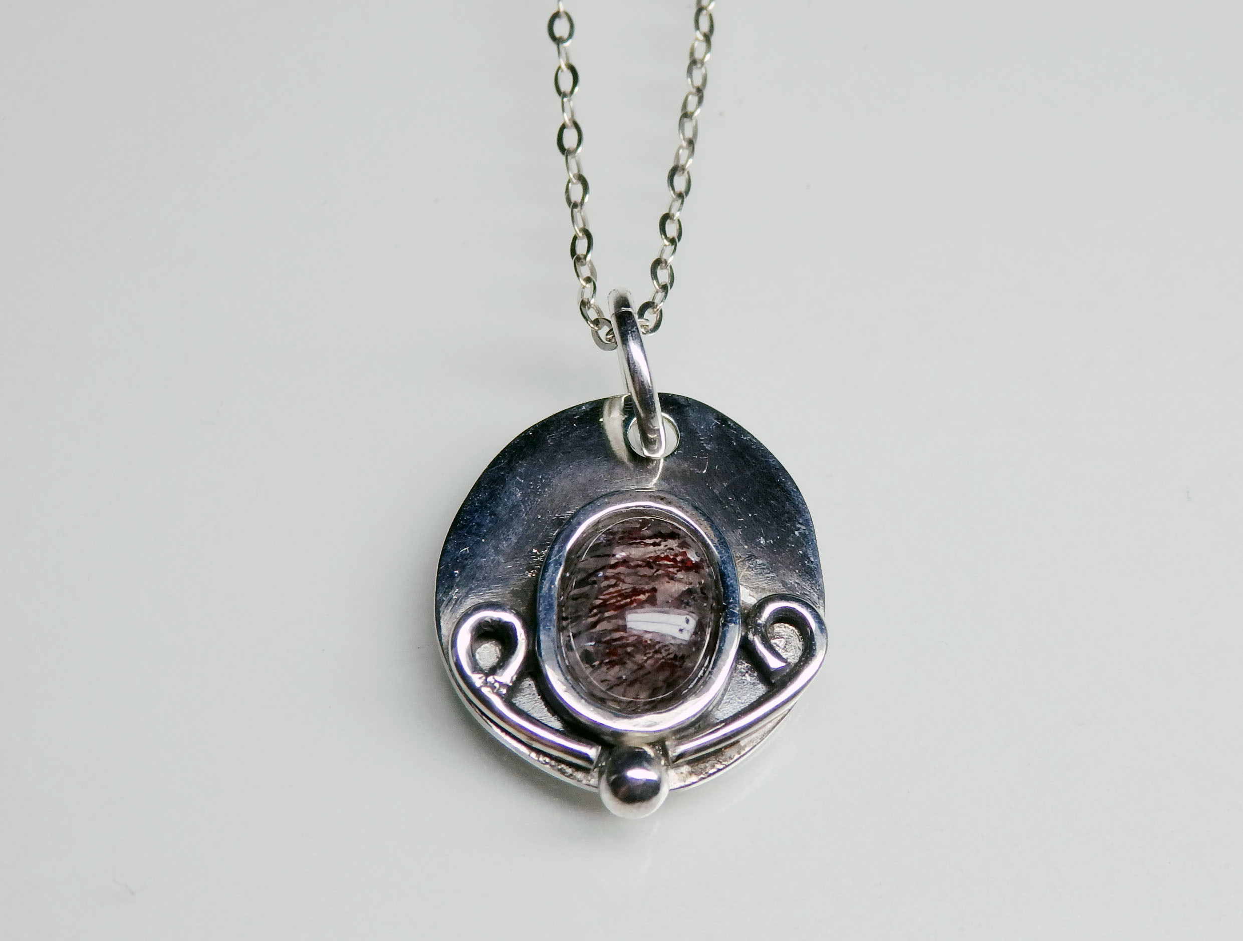 エレスチャルクォーツ（スーパーセブン）の彫金ペンダント