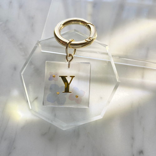 名入れ/文字入れ無料】紫陽花スクエアチャーム レジンキーホルダー