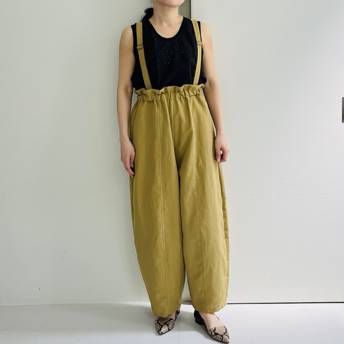 美品 bajra リネン100%サスペンダー付パンツ オーガニックハーフリネンサスペンダーパンツ(カーキ