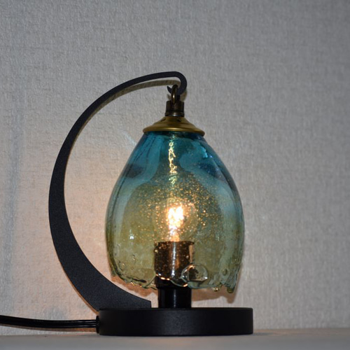 ◇送料無料◇吹きガラス卓上ランプ 鉄スタンド（小）【うす泡 スカイ