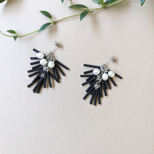 パールとビーズのフリンジピアス/イヤリング(マットブラック) ピアス  