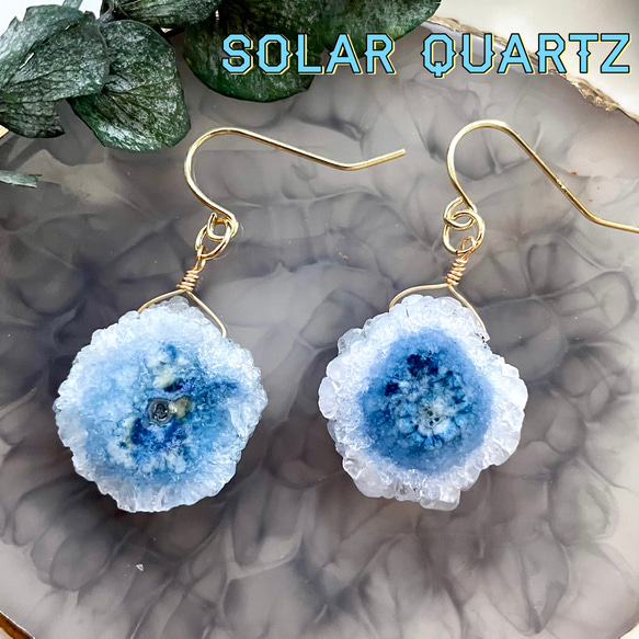 クオーツと淡水パールのアシンメトリー14kgf天然石ロングピアス