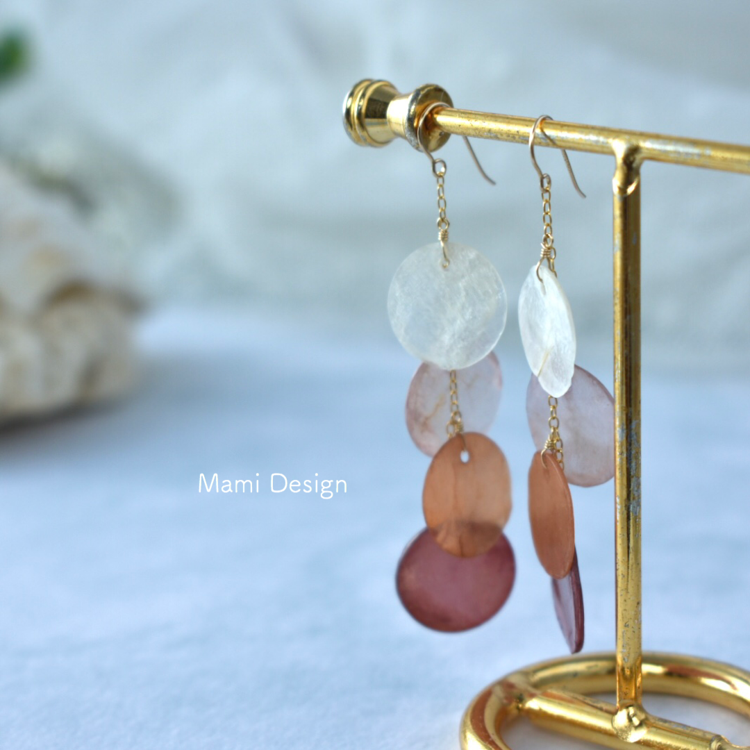 1点もの◆14KGF シェルのグラデーションカラーピアス