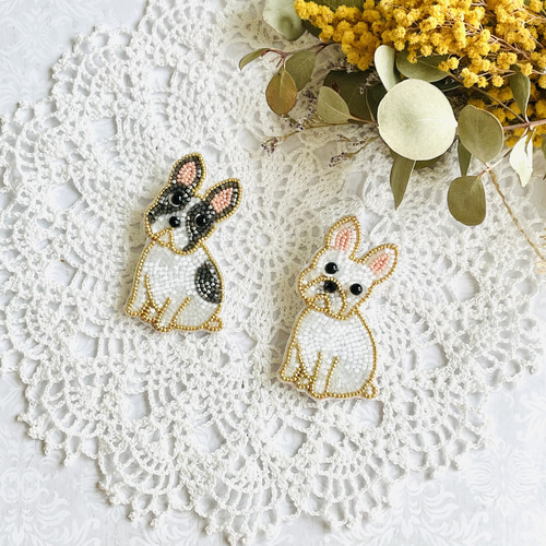 ビーズ刺繍のうちの子ブローチ・フレンチブルドッグ（クリーム 