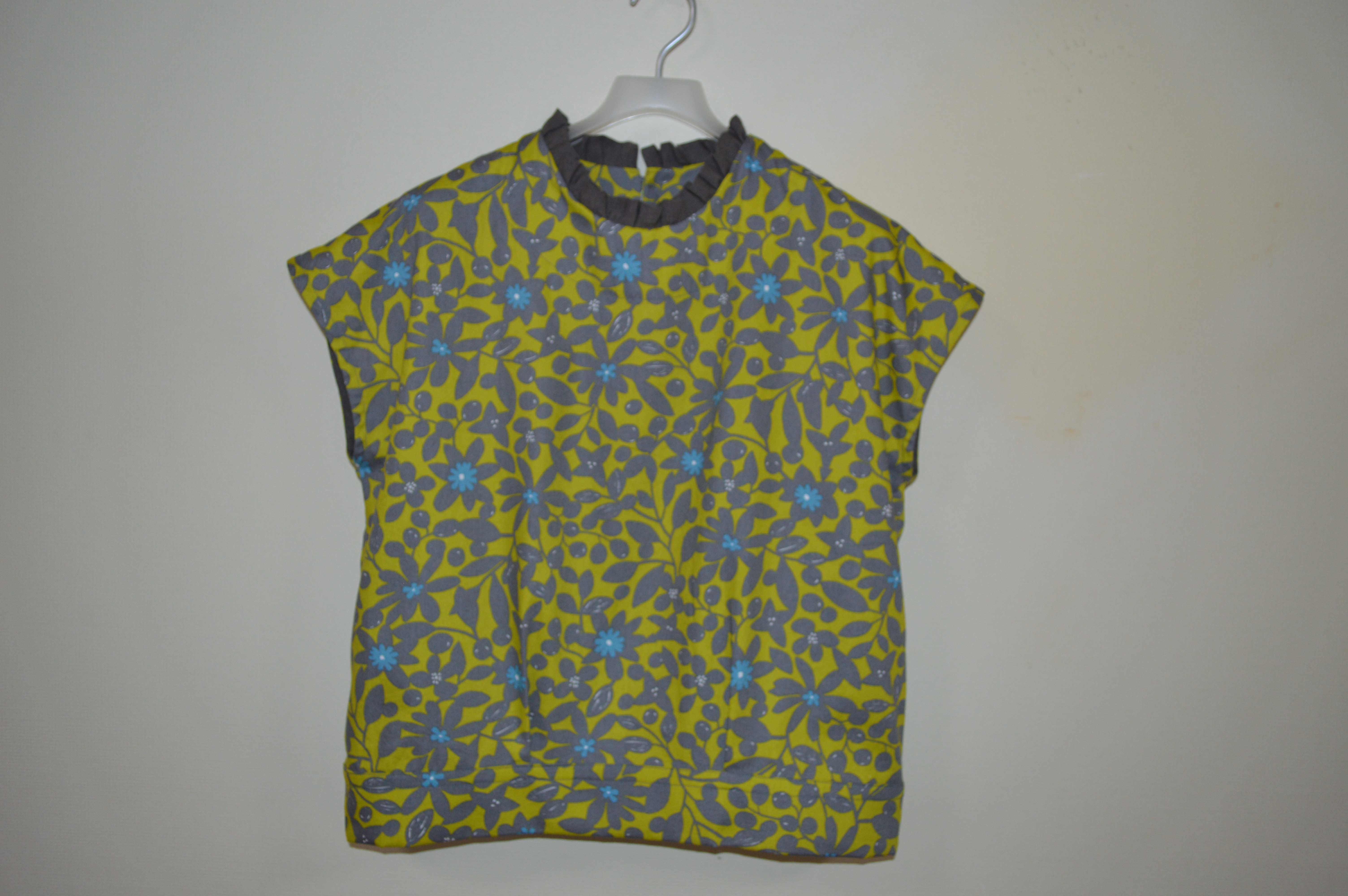 個性的に！爽やかに！「フレンチスリーブブラウス」