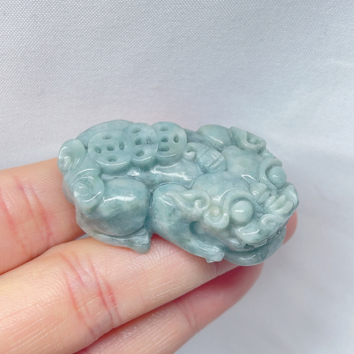 天然翡翠 根付け　翡翠彫刻 天然本翡翠彫刻 根付？