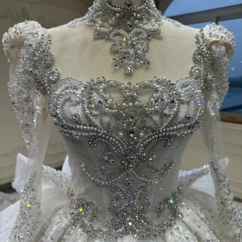 スクエアネック 憧れのドレス パフスリーブ ロングトレーン 水波