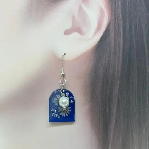 ハンドメイド レジン》淡いブルーカラーとパールピアス H-76 ピアス 