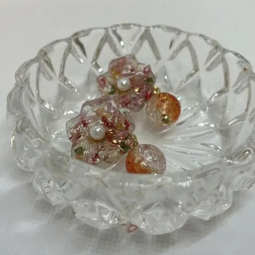 ハンドメイド レジン》可愛いお花のゆらゆらイヤリング H-72