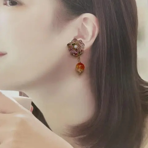ハンドメイド レジン》可愛いお花のゆらゆらイヤリング H-72 