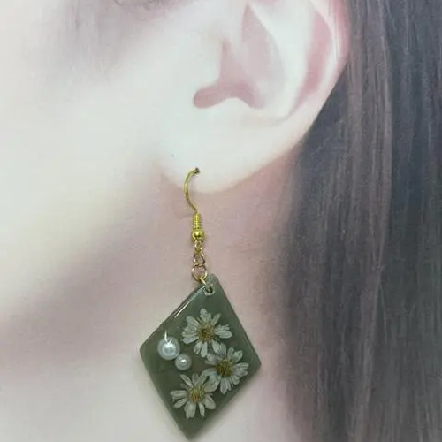 ハンドメイド レジン》カーキ色くすみカラーピアス H-71 ピアス 