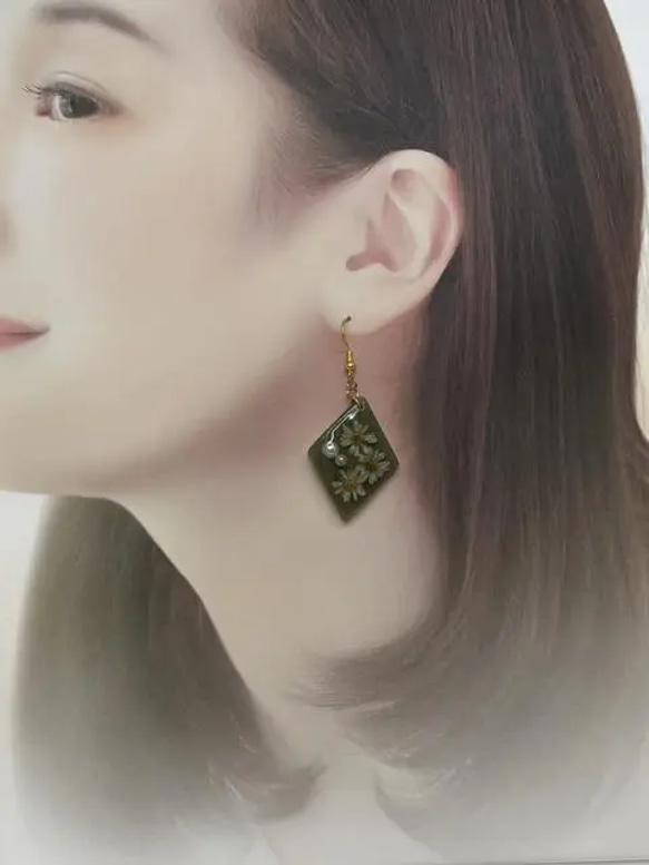 ハンドメイド レジン》カーキ色くすみカラーピアス H-71 ピアス 