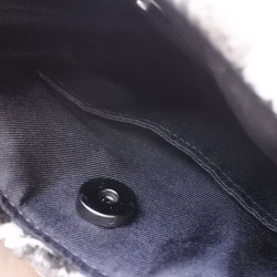 ふんわり被せショルダーバッグ黒×赤ベルベット 6枚目の画像