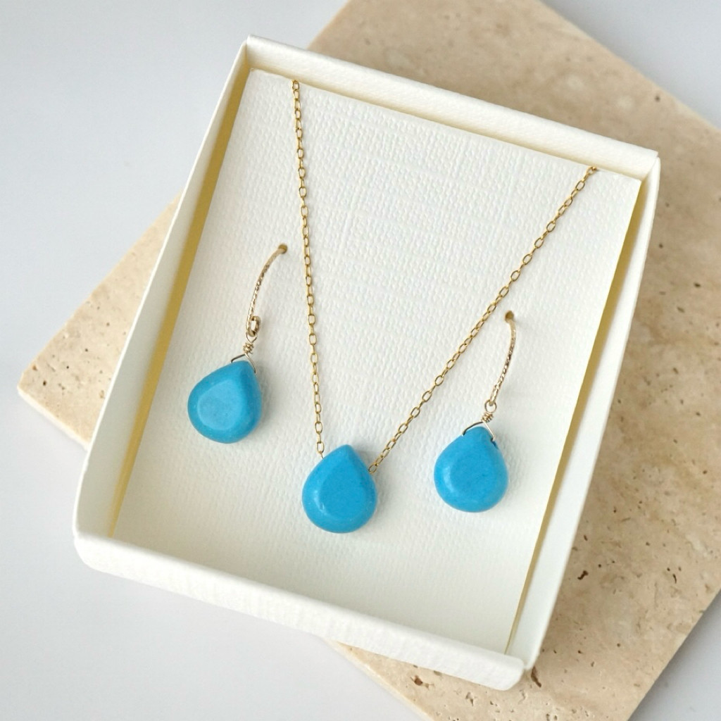 ≪夏の福袋≫しずく型マグネサイトターコイズのピアス/イヤリングとネックレスのセット　天然石 14kgf 海 プレゼント