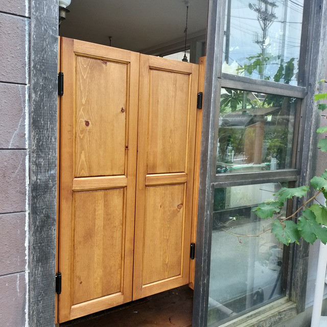 ＜2枚扉＞カントリースタイル スイングドア 間口に合わせて作ります 　標準塗装