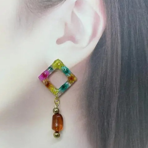ハンドメイド レジン》透け感のあるスクエア型ピアス H-43 ピアス 