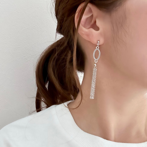 オーバルデザインリング × さらさら揺れるチェーンタッセル ロング