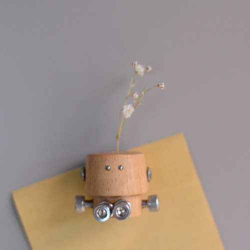 かわいい木のロボット(座り姿勢)/キーホルダー/チャーム/ストラップ