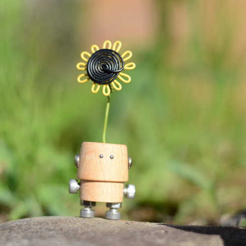 かわいい木のロボット(立ち姿勢)/キーホルダー/チャーム/ストラップ