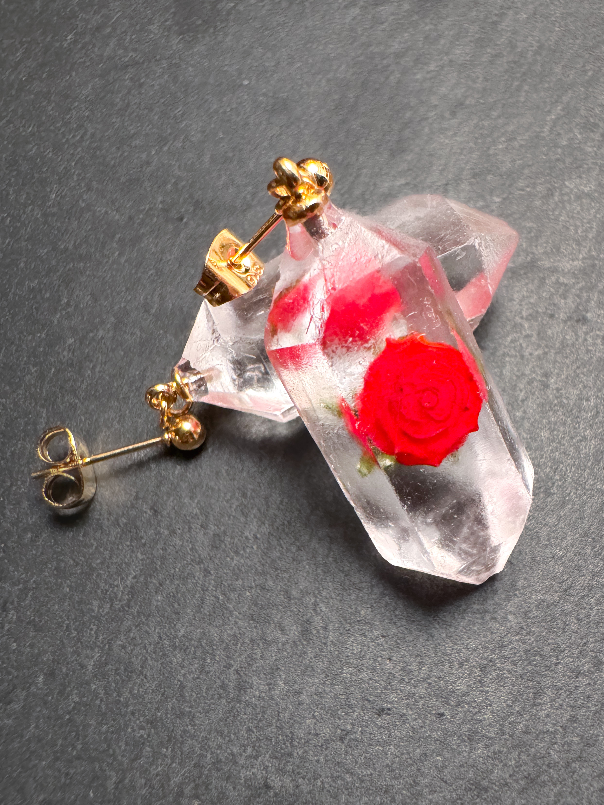 【ピアス】植物水晶標本【赤い薔薇】