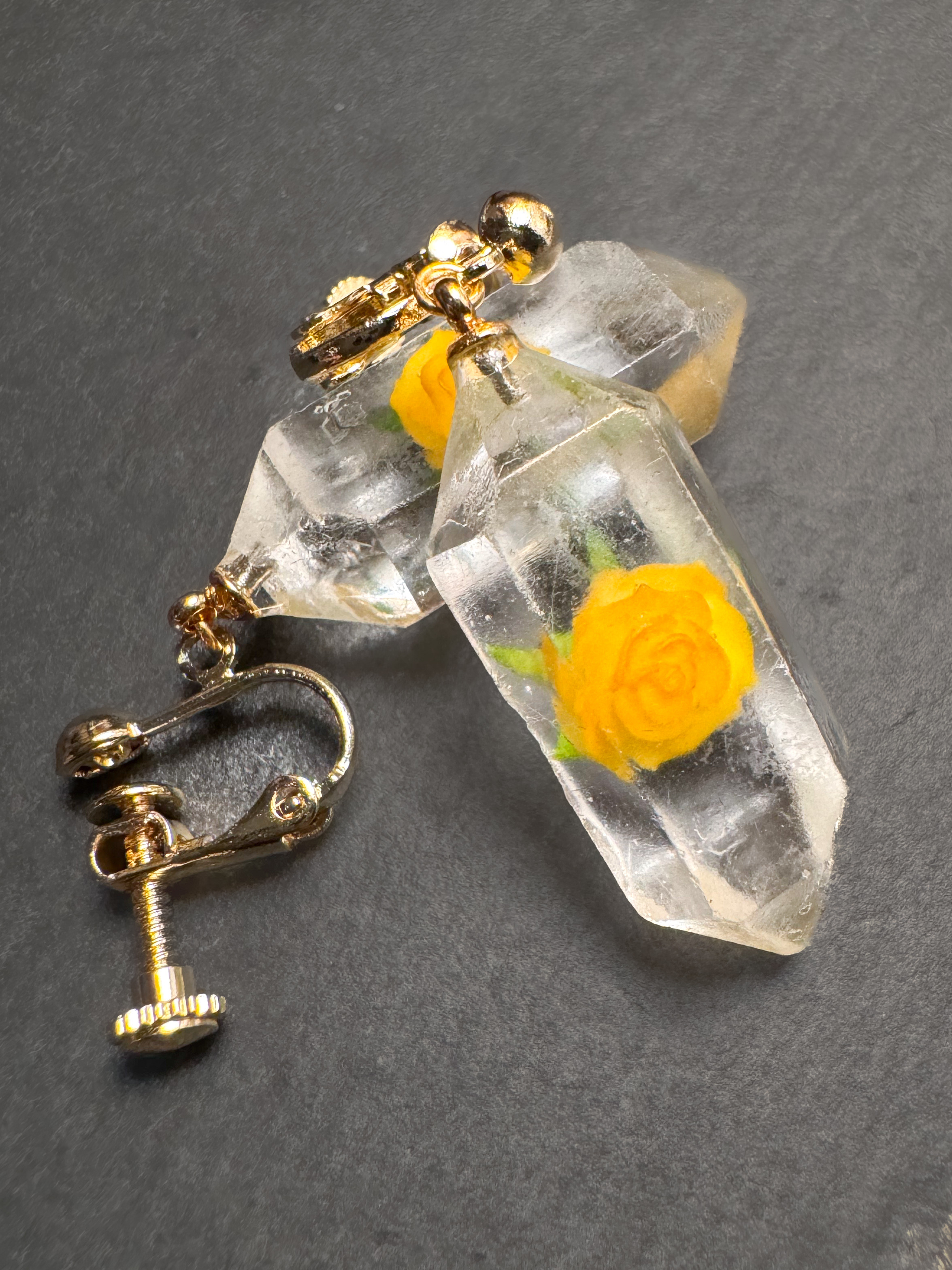 【イヤリング】植物水晶標本【黄色い薔薇】