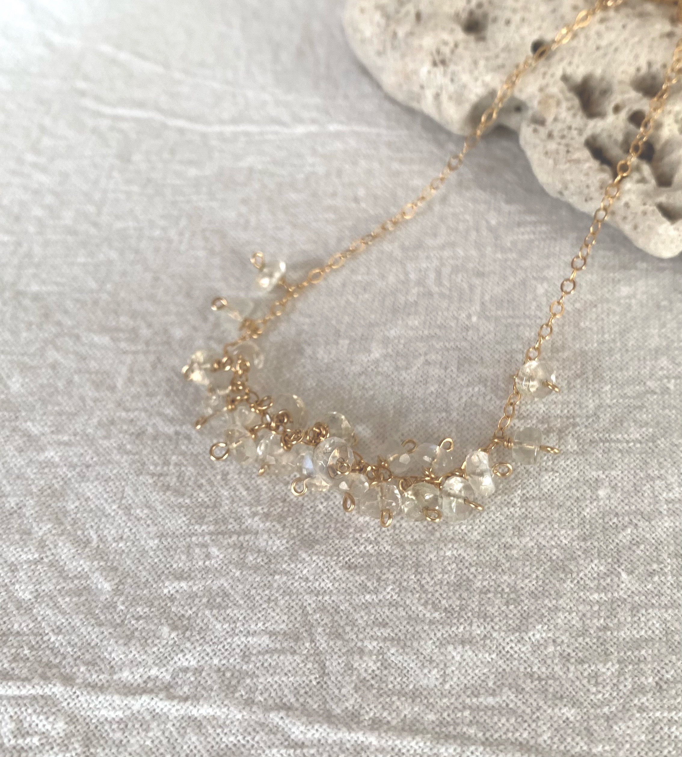 [天然石] ムーンストーン　シャワーブレスレット　マグネット金具