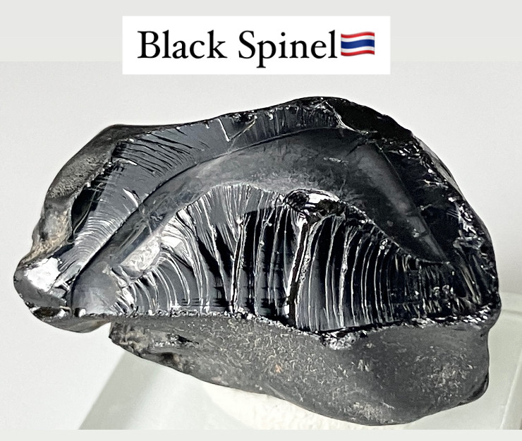 テリ艶◇輝き　硬度　ブラックスピネル原石　⑤