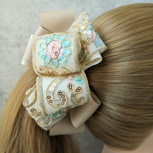 ふわふわティファニーブルーフラワー刺繍リボンのバナナクリップ ヘア 