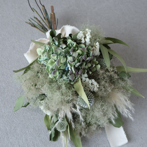 ハルスモークツリーと白い紫陽花とパンパスグラスのドライフラワースワッグ スモークツリー グリーン紫陽花 プロテア パンパスグラス ドライ
