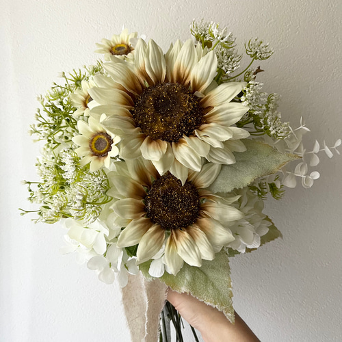 向日葵と紫陽花のグリーンホワイトブーケ ブーケ violaflower