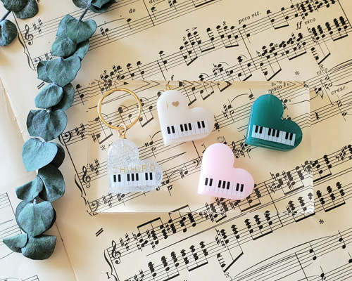文字入れ可】クラシックピアノハートキーホルダー キーホルダー