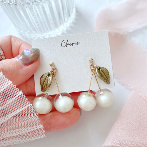 さくらんぼwhite ピアス/イヤリング お上品 アンティーク パール さくらんぼwhite ピアス/イヤリング お上品 アンティーク パール