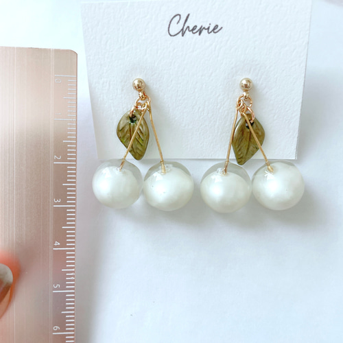 さくらんぼwhite ピアス/イヤリング お上品 アンティーク パール 