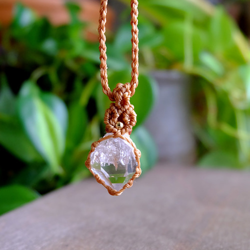 両剣水晶原石マクラメ編みペンダント（ブラジル産）小粒 良質水晶