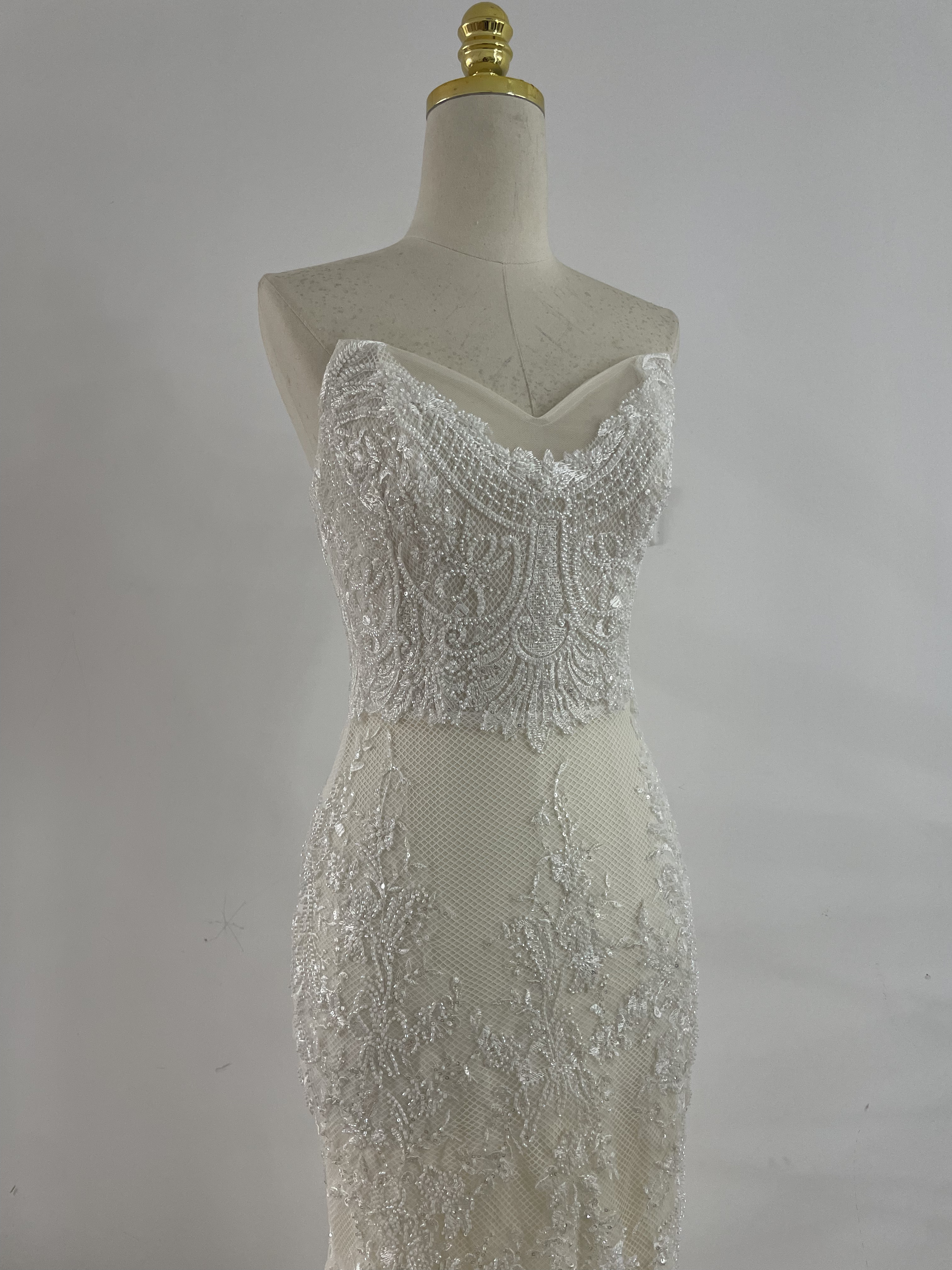 大人気上昇中！マーメイドドレス　エレガントなシルエット　編み上げ　チューブトップ　繊細な花レース　短いトレーン二次会披露