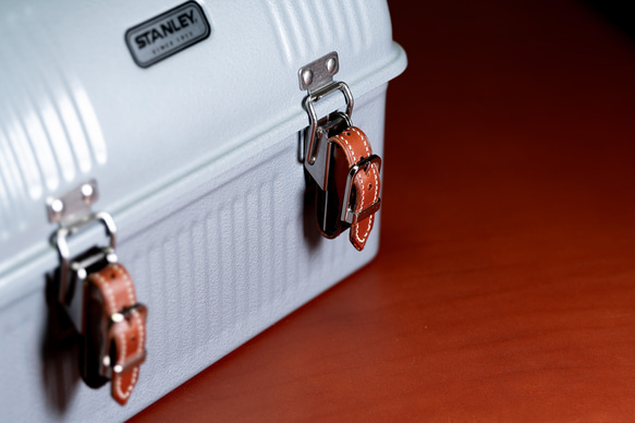 レザーベルト『手 -hand-』STANLEYスタンレー ランチボックス 9.4L専用 4枚目の画像